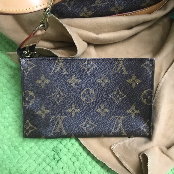 Authentic Louis Vuitton Petit Bucket - Picture 16 of 16
